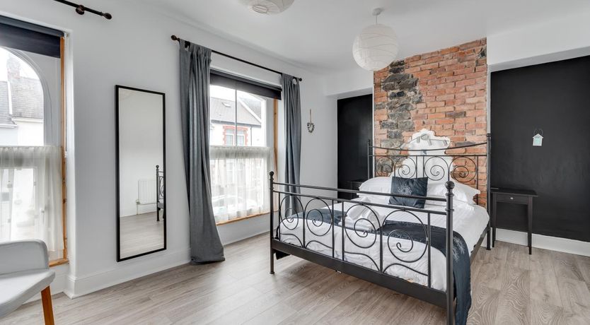 Photo of 3 Bed in Mumbles