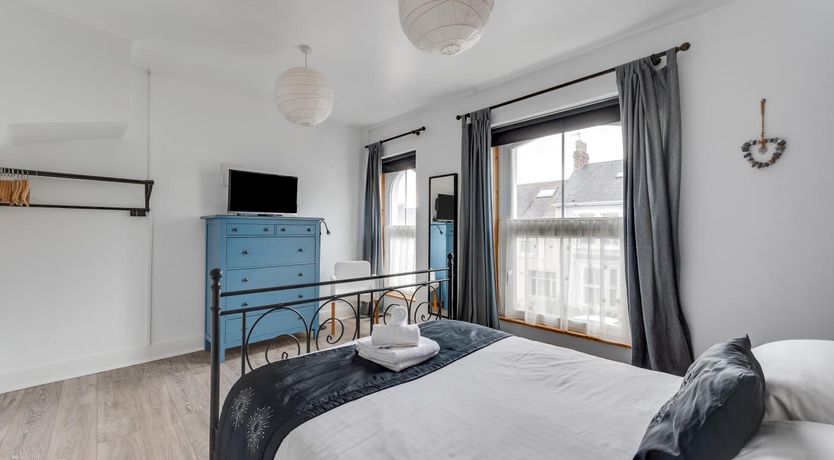 Photo of 3 Bed in Mumbles