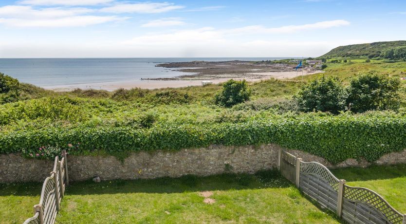 Photo of 4 Bed in Port Eynon