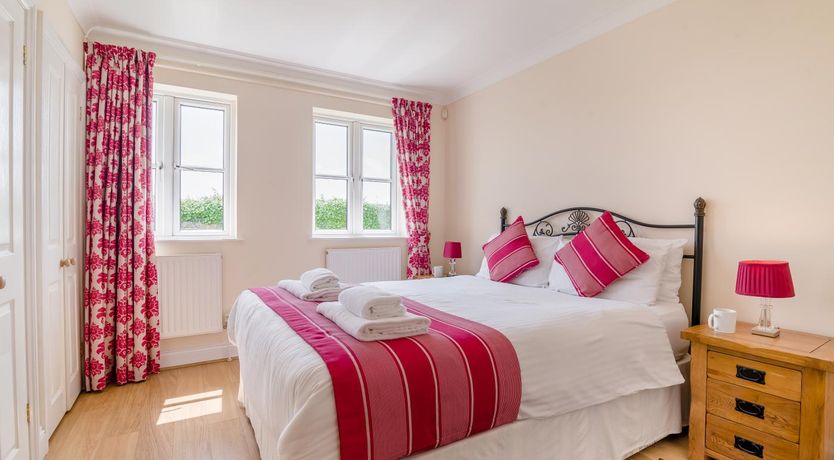 Photo of 4 Bed in Port Eynon