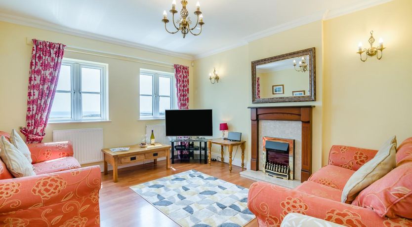 Photo of 4 Bed in Port Eynon