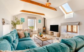Photo of 3 Bed in Mawgan Porth