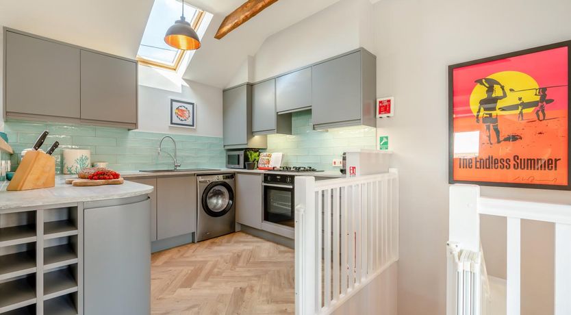 Photo of 3 Bed in Mawgan Porth