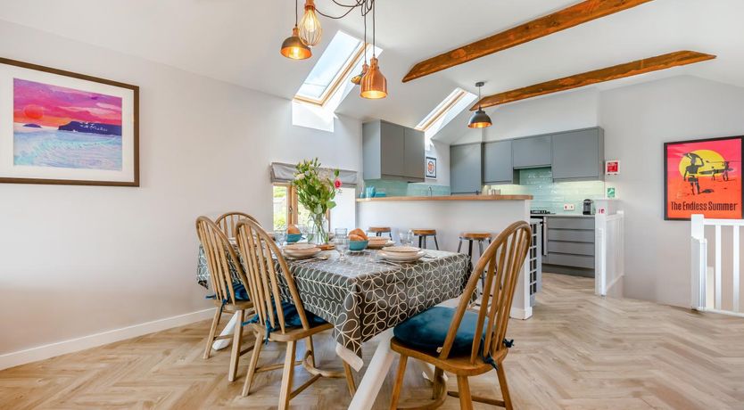 Photo of 3 Bed in Mawgan Porth