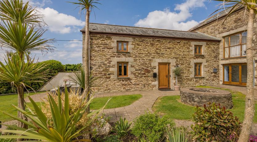 Photo of 3 Bed in Mawgan Porth