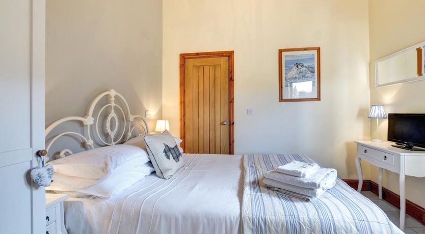 Photo of 4 Bed in Barry