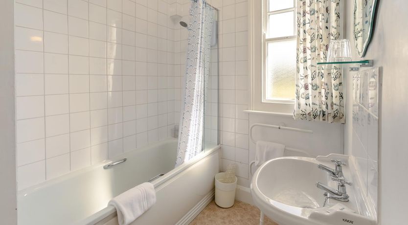 Photo of 3 Bed in Sennen