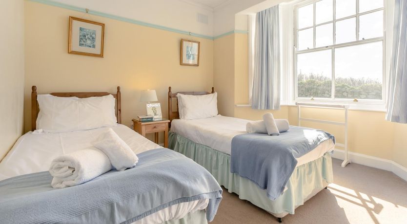 Photo of 3 Bed in Sennen