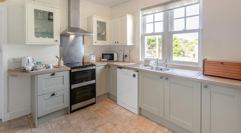 Photo of 3 Bed in Sennen