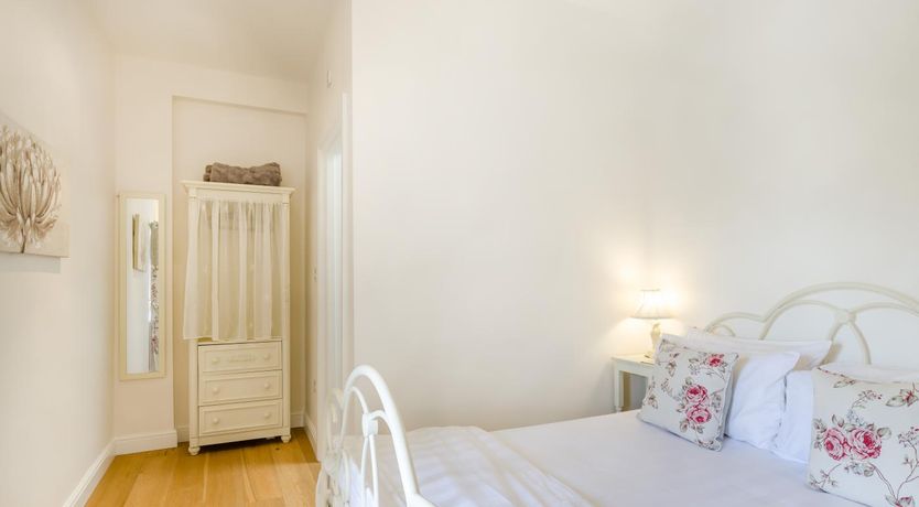 Photo of 2 Bed in Chinley