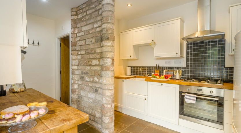 Photo of 2 Bed in Chinley