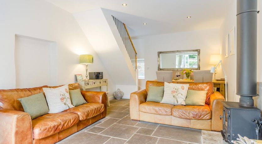 Photo of 2 Bed in Chinley