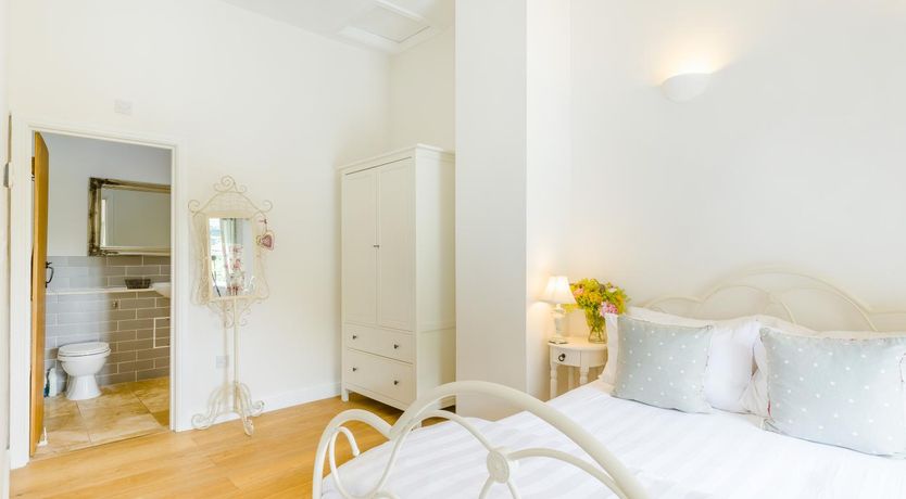 Photo of 2 Bed in Chinley