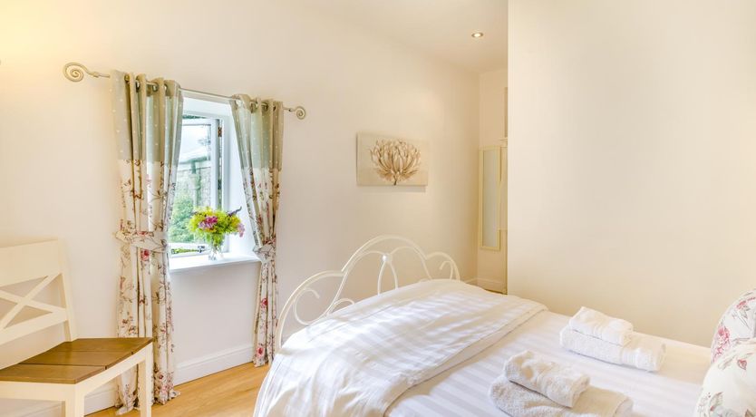 Photo of 2 Bed in Chinley