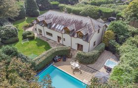 Photo of 7-bed-in-ashton
