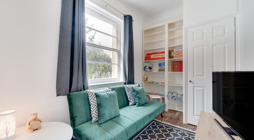 Photo of 5 Bed in Torquay