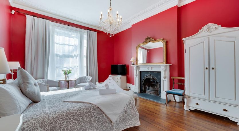 Photo of 5 Bed in Torquay