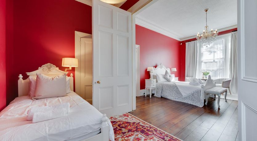 Photo of 5 Bed in Torquay