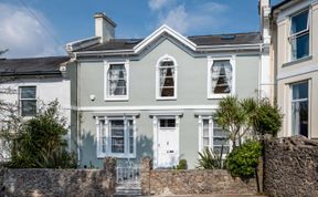 Photo of 5 Bed in Torquay
