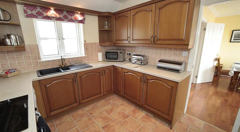 Photo of 4 Bed in Port Eynon