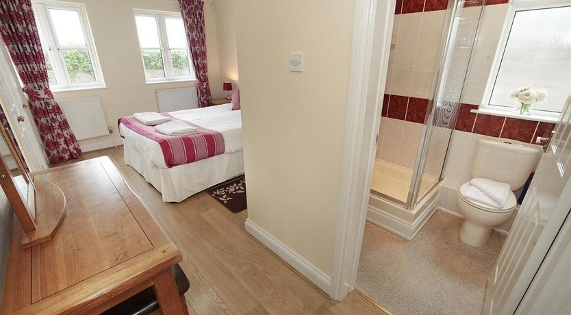 Photo of 4 Bed in Port Eynon