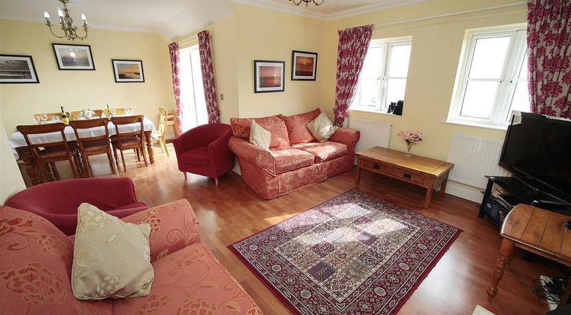 Photo of 4 Bed in Port Eynon