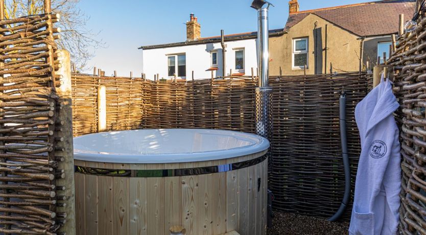 Photo of 3 Bed in North Sunderland