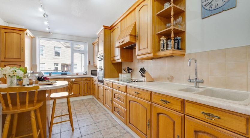 Photo of 4 Bed in Seaton