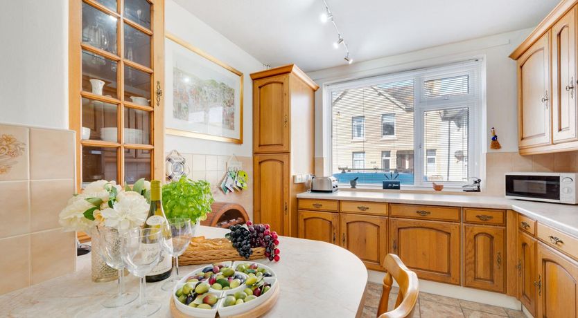 Photo of 4 Bed in Seaton