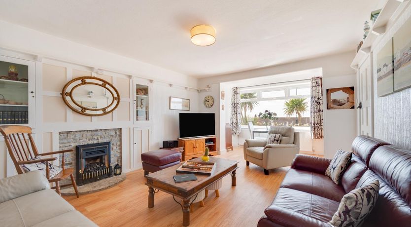 Photo of 4 Bed in Seaton