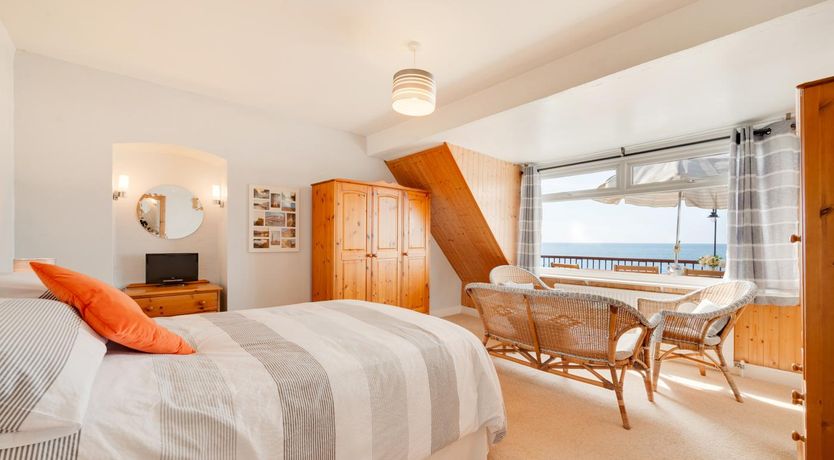 Photo of 4 Bed in Seaton