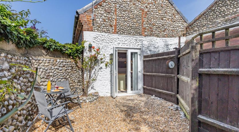 Photo of 1 Bed in Weybourne