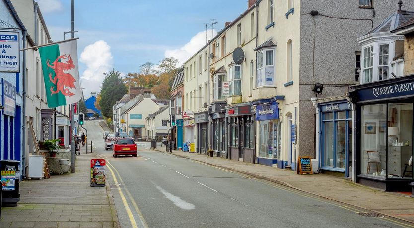 Photo of 1 Bed in Menai Bridge