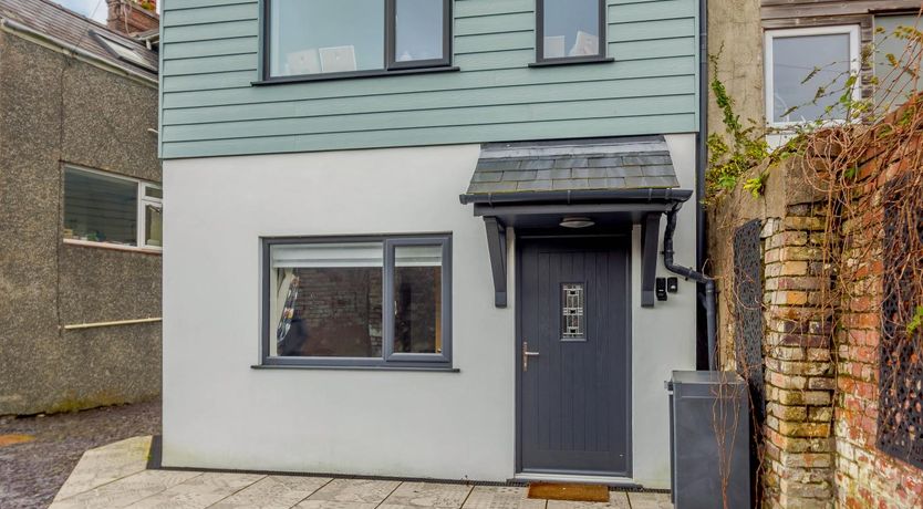 Photo of 1 Bed in Menai Bridge