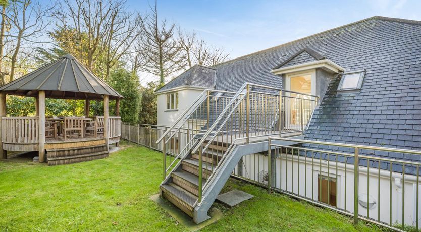 Photo of 5 Bed in Rock