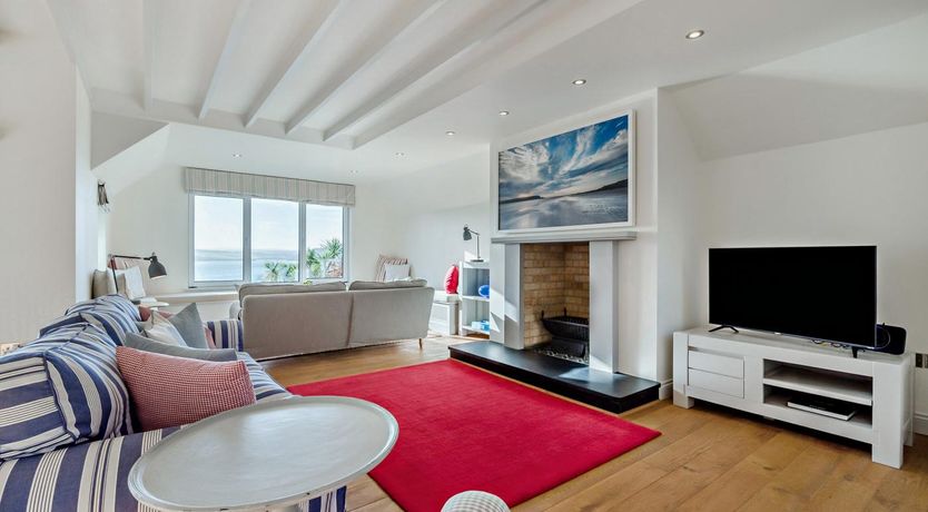 Photo of 5 Bed in Rock