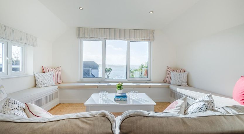 Photo of 5 Bed in Rock