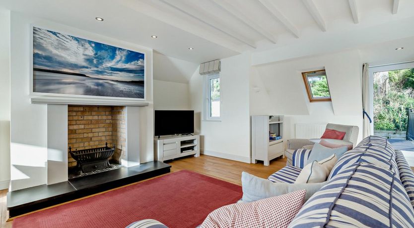 Photo of 5 Bed in Rock