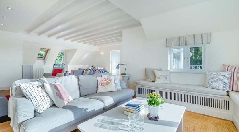 Photo of 5 Bed in Rock