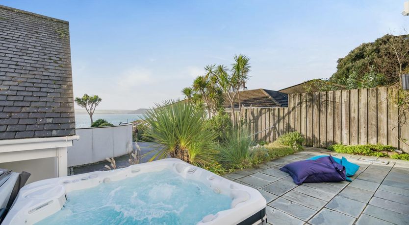 Photo of 5 Bed in Rock