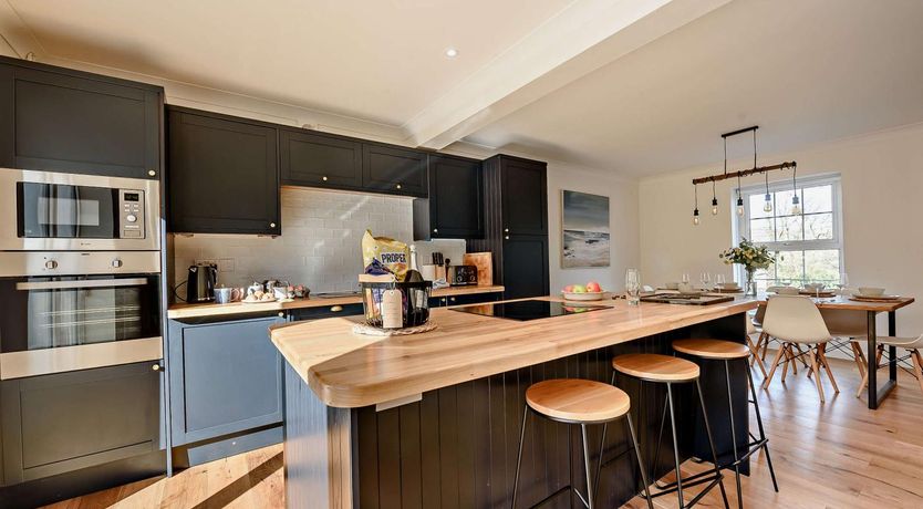 Photo of 3 Bed in Swansea