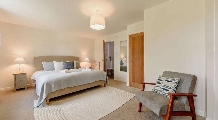 Photo of 3 Bed in Swansea