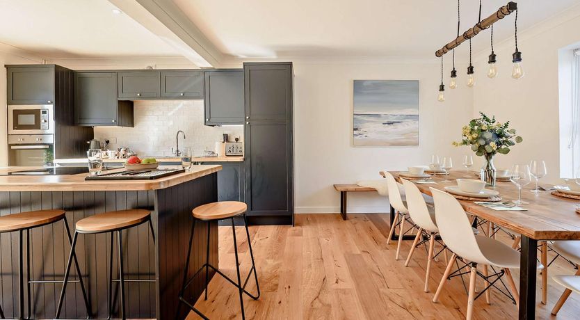 Photo of 3 Bed in Swansea