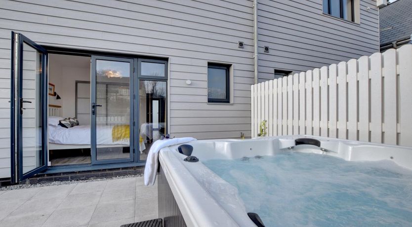 Photo of 2 Bed in Westward Ho!