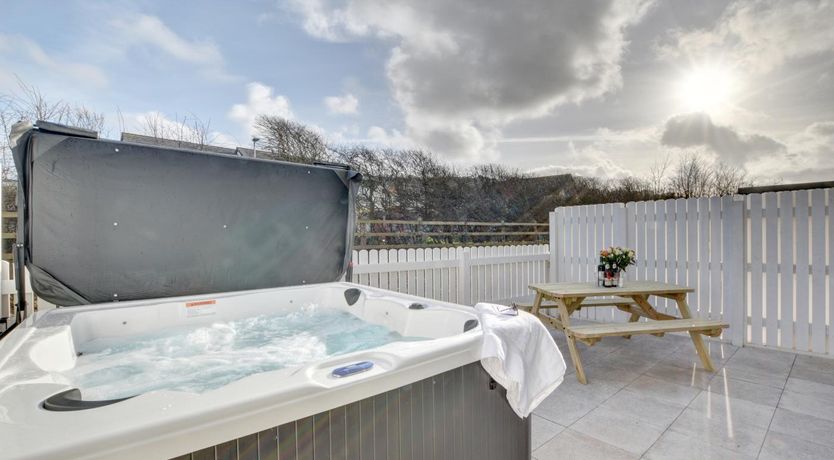 Photo of 2 Bed in Westward Ho!