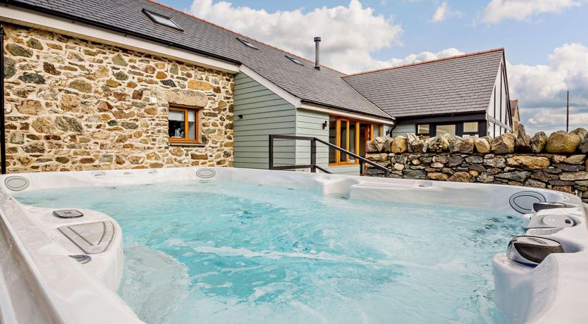 Photo of 5 Bed in Menai Bridge