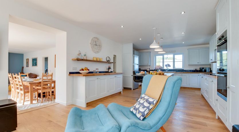 Photo of 4 Bed in Mortehoe