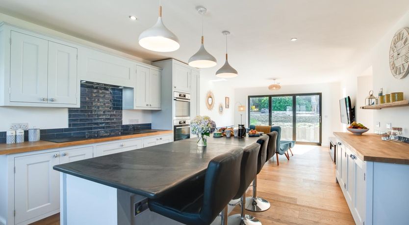 Photo of 4 Bed in Mortehoe