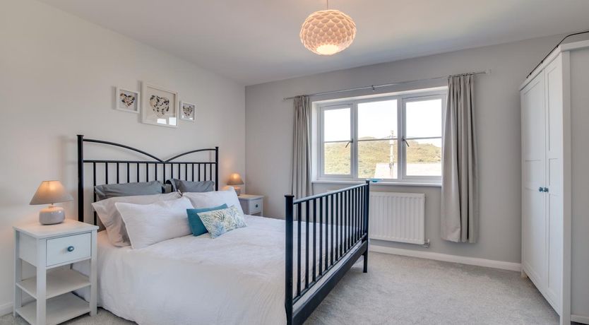Photo of 4 Bed in Mortehoe
