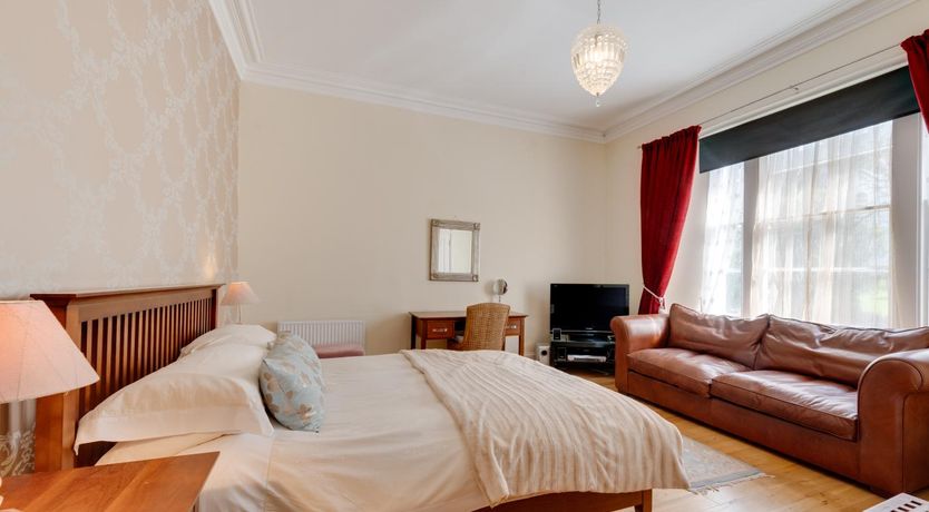 Photo of 9 Bed in Torquay